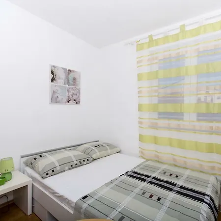 Dragutin - 80m From Sea Apartament *